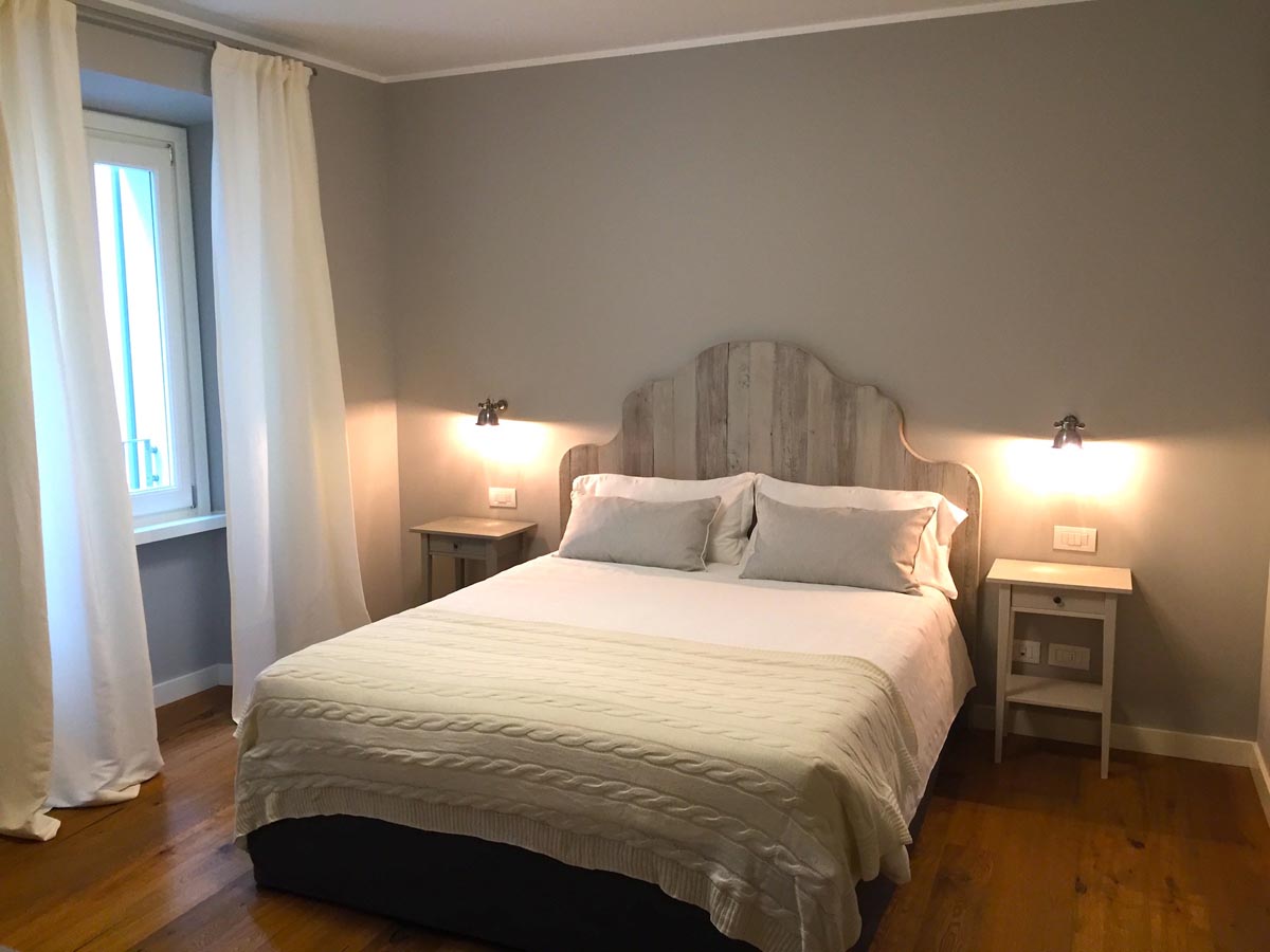 jco-lake-como-homes-grey-house (21)