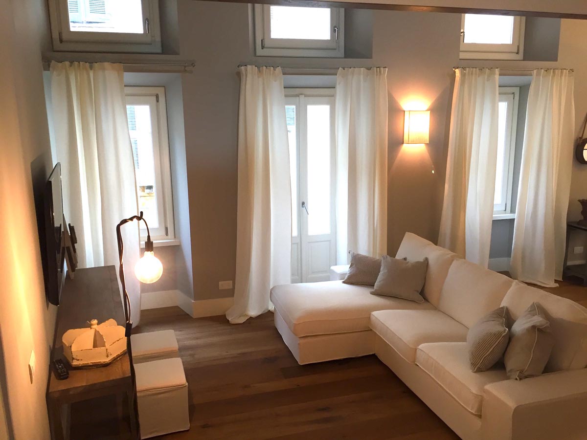 jco-lake-como-homes-grey-house (23)